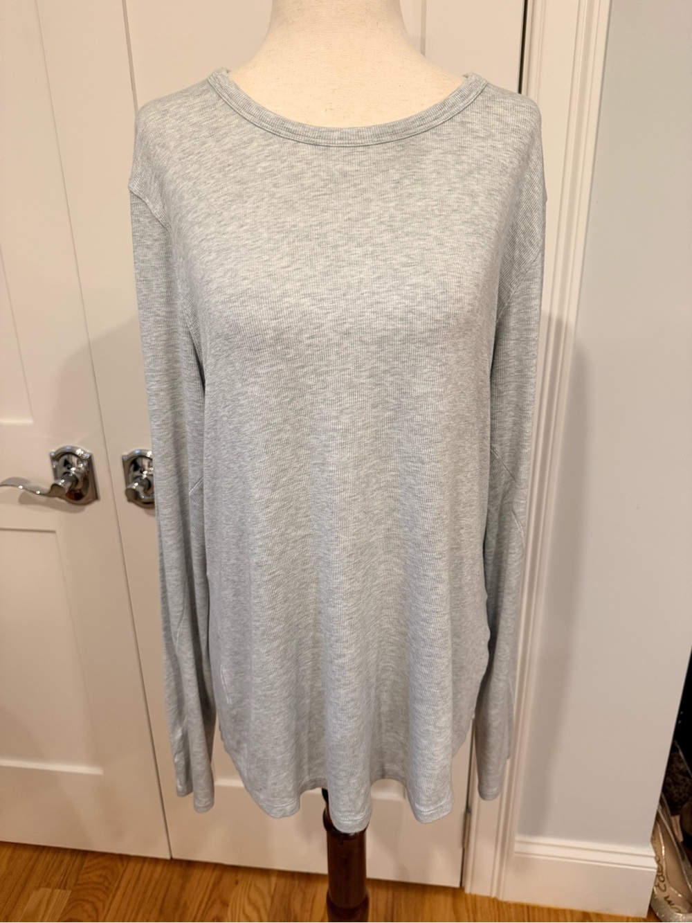 lululemon athletica Hold Tight Light Gray Long-Sleeve Crew Top - Picture 7 of 15